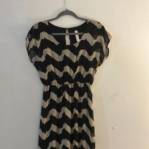 Anthropologie teenplo maxi dress small zigzag black beige pattern